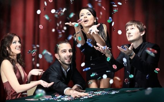 Ilu graczy może być przy stole w pokera?
